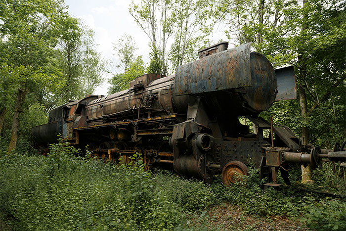 Ghostly Remains: I Took 15 Pictures Of Abandoned Trains