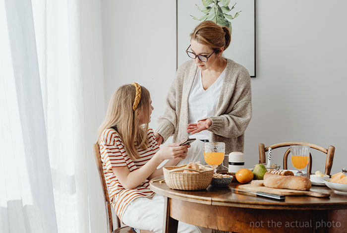 Man Asks Internet To Tell Him If He Is A Jerk For Telling Girlfriend Not To Regulate How His Daughter Looks