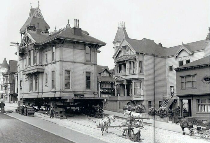 Traslado por caballos de una casa victoriana en la calle Steiner, 1908, San Francisco