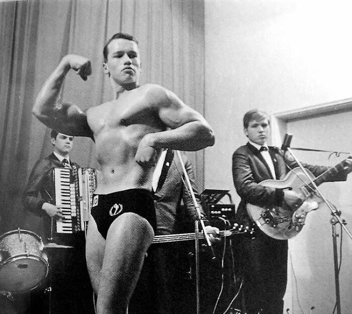 Un Arnold Schwarzenegger de 16 años en su primera competición de culturismo