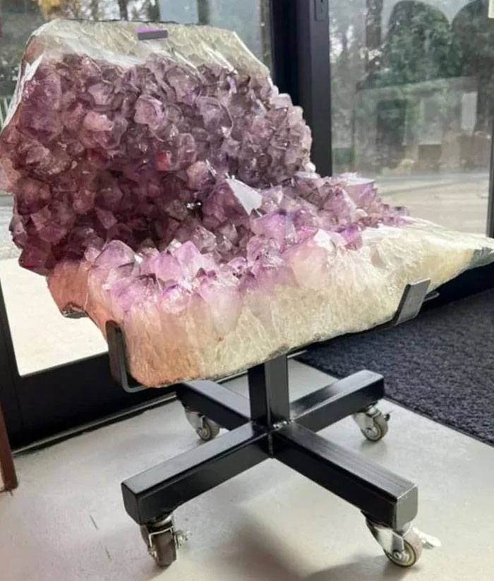 Silla de oficina de cristal amatista sin pulir de 88 kilos