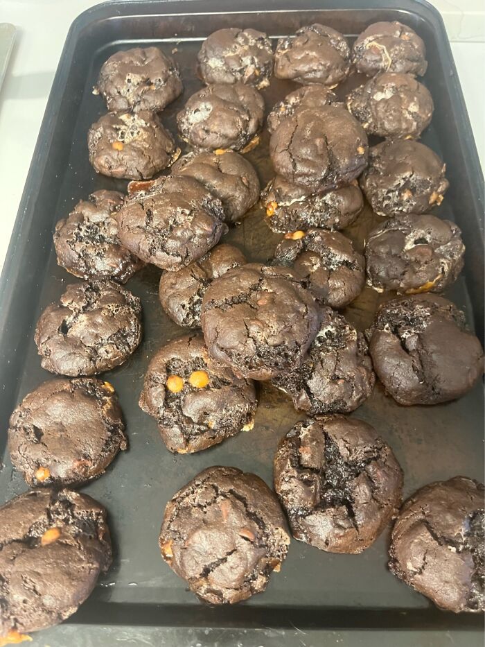 Mexican Hot Chocolate Cookies With Caramel Bits In It