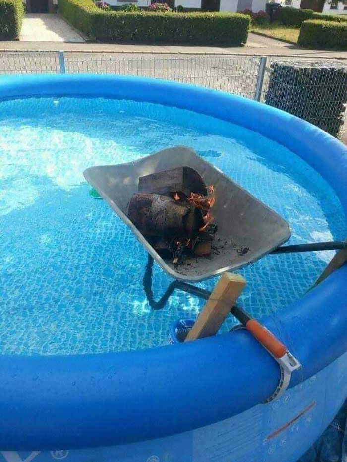 "¡Tengo una piscina climatizada, nena! ¿Quieres venir?" La Piscina: