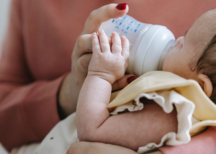 Woman Feeds 2-Month-Old Granddaughter Ice Cream Despite Her Parents Repeatedly Saying No, Is Not Ready For The Consequences Woman Feeds 2-Month-Old Granddaughter Ice Cream Despite Her Parents Repeatedly Saying No, Is Not Ready For The Consequences