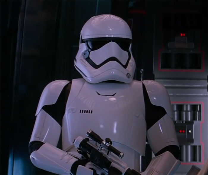 Daniel Craig wearing solder clothes in movie Star Wars: The Force Awakens