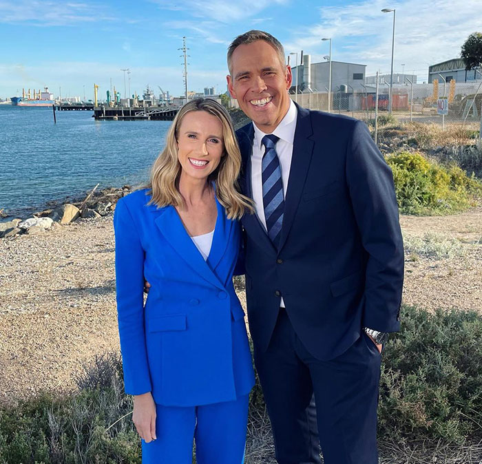 People Are Cracking Up At This Cute Interview Guest Accidentally Changing His Background And Filter From Goofy To Goofier People Are Cracking Up At This Cute Interview Guest Accidentally Changing His Background And Filter From Goofy To Goofier