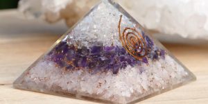 orgonite-pyramid-quartz-amethyst-rose-crystals-1024-Nov-003_580x2x-300x150-640e19a3d5b00.jpg