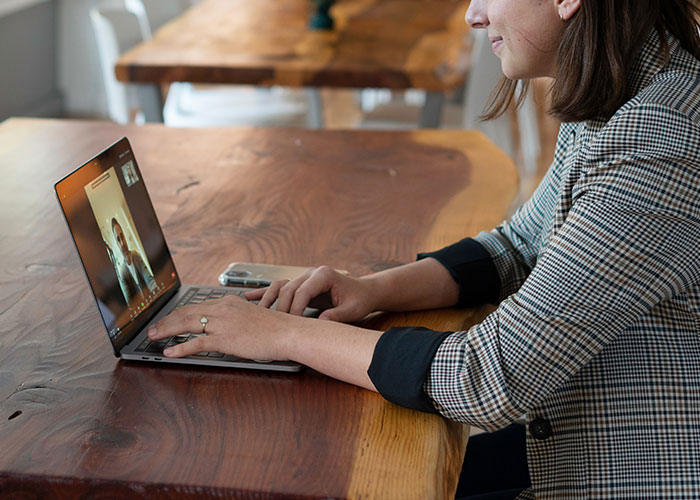 "I Feel Like A Total Fraud": Person Gets Hired For A High-Paying Job After Using AI During Interview "I Feel Like A Total Fraud": Person Gets Hired For A High-Paying Job After Using AI During Interview