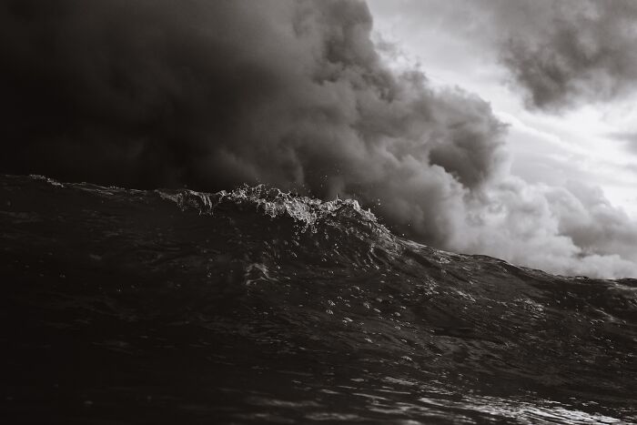 Black and white photo of a wave 