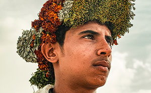 I Went To Saudi Arabia To Photograph Flower Men, Here Are 18 Portraits That I Took