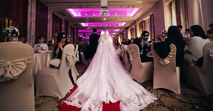 Woman Is Invited As Sister’s Maid Of Honor But Says She Can’t Afford A Long Flight, Later Exposes Herself At A Resort