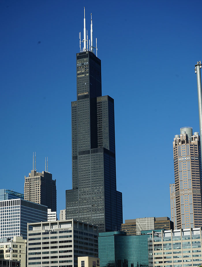 Picture of Willis Tower near other buildings