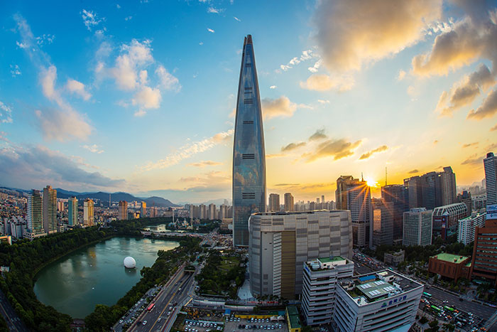Picture of Lotte World Tower near other buildings