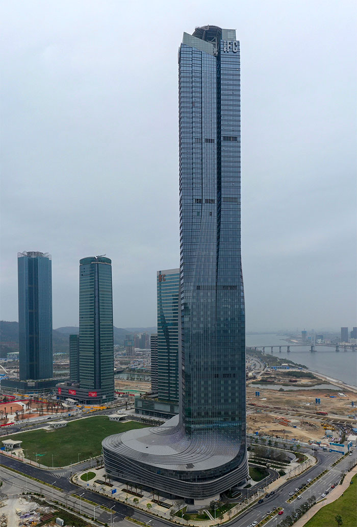 Picture of Hengqin International Finance Center near other buildings