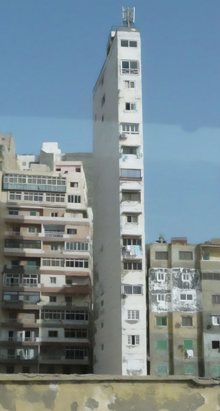 [Terrible] edificio delgado, Egipto