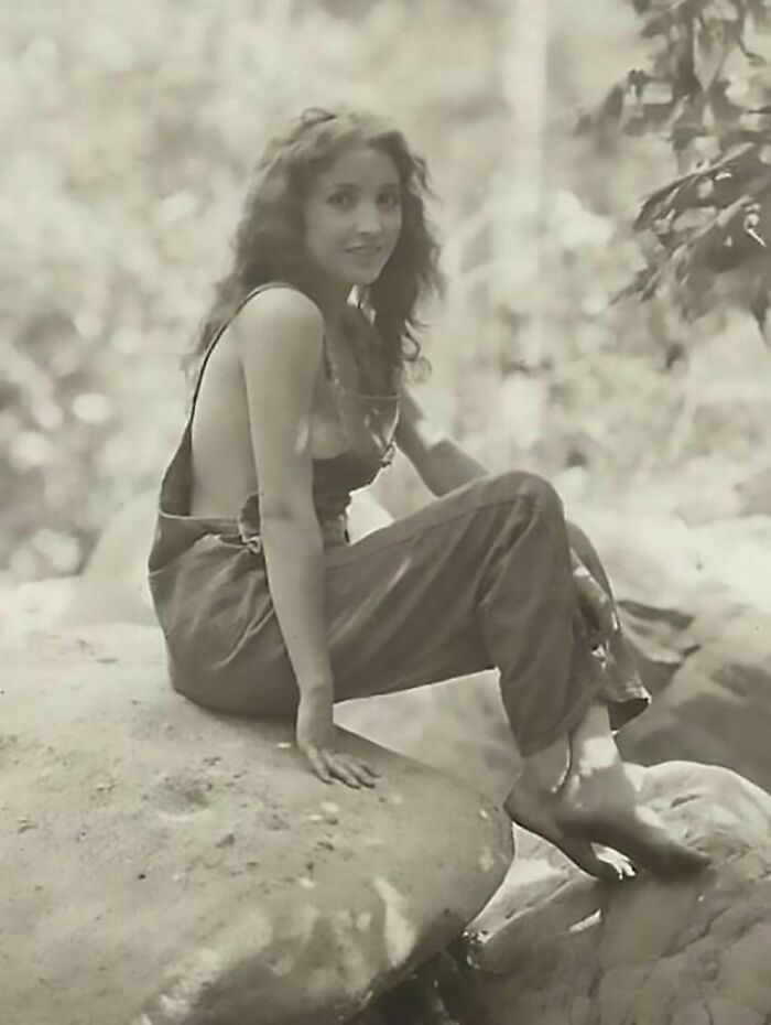 La actriz de cine mudo Bessie Love a principios de los años veinte