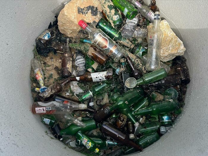 700kg Of Beach Trash Collected, And Counting (12 Pics) 700kg Of Beach Trash Collected, And Counting (12 Pics)