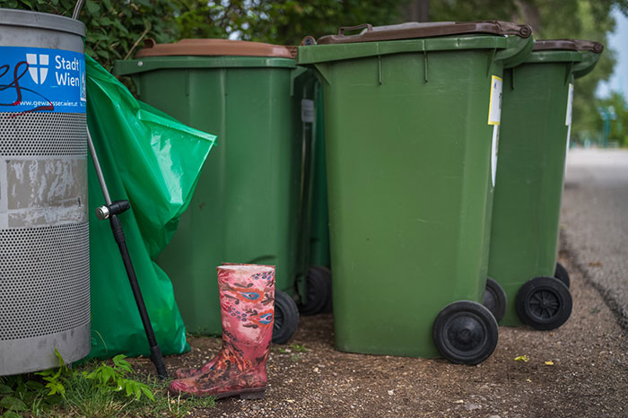 HOA Makes Homeowners Put Their Trash Cans Out At Specific Time, Regret It When They Maliciously Comply HOA Makes Homeowners Put Their Trash Cans Out At Specific Time, Regret It When They Maliciously Comply