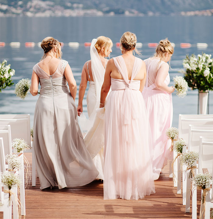 "One Of My Husband's Friends Made Me Uncomfortable At Our Wedding, But It's My Own Fault" "One Of My Husband's Friends Made Me Uncomfortable At Our Wedding, But It's My Own Fault"