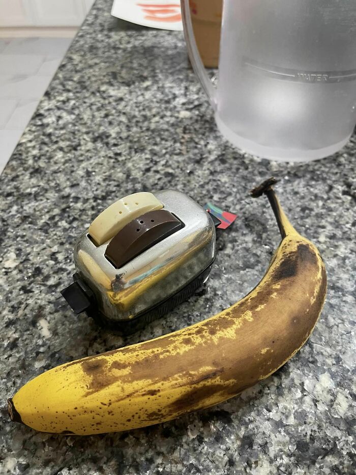 Found Today While Thrifting. Toaster Salt And Pepper Shaker. The Lever Moves And The Slices Are Removable! I Only Paid $3.50 For And It’s So Neat. Banana For Scale