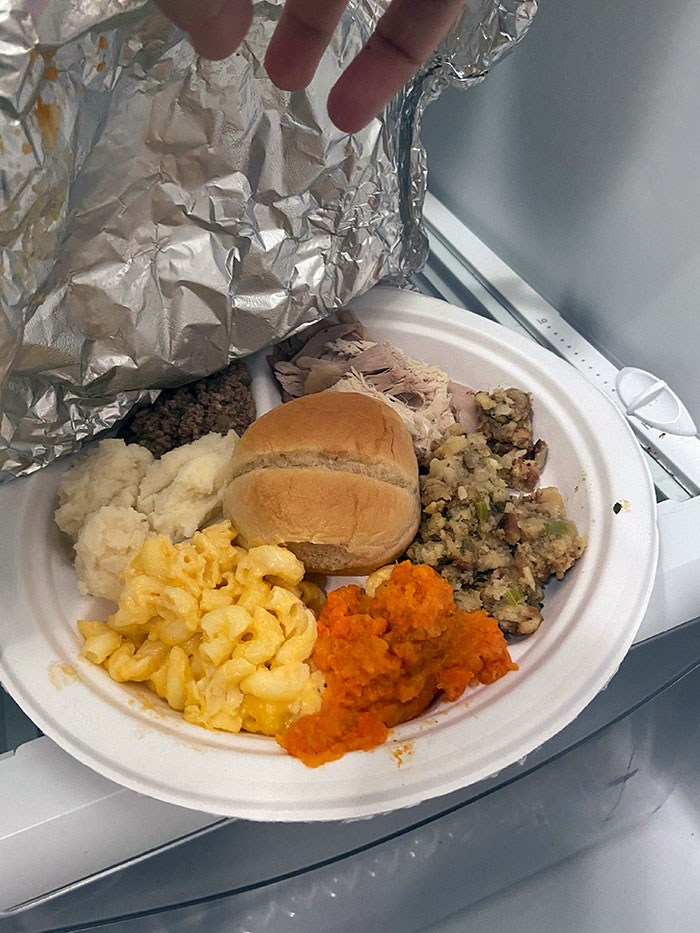 I Couldn't Go Home For Thanksgiving, And Then I Locked Myself Out Of My Apartment. The Only Locksmith That Picked Up The Phone Brought Me A Plate Of Thanksgiving Dinner