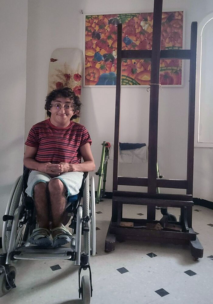 An Italian Painter Who Is Now An Elderly Man That Doesn't Paint Anymore Because He Doesn't See Well Just Gifted Me This 100-Year-Old Easel. How Epic Is This