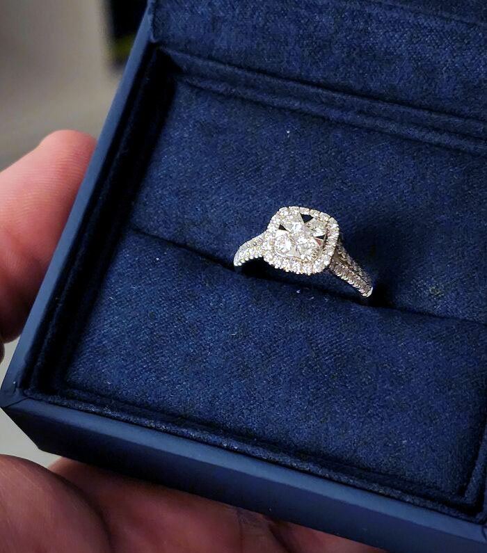 When I Proposed To My Wife, We Were Poor College Kids, So The Ring I Gave Her Was Inexpensive. 15 Years, 4 Kids Later, I'm Going To Surprise Her With A Long-Overdue Upgrade