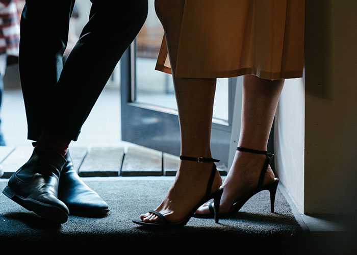 "As Someone Who Was Cheated On, Trust Me, I Know": Husband Gives Wife's Friend A Compliment, Drama Ensues