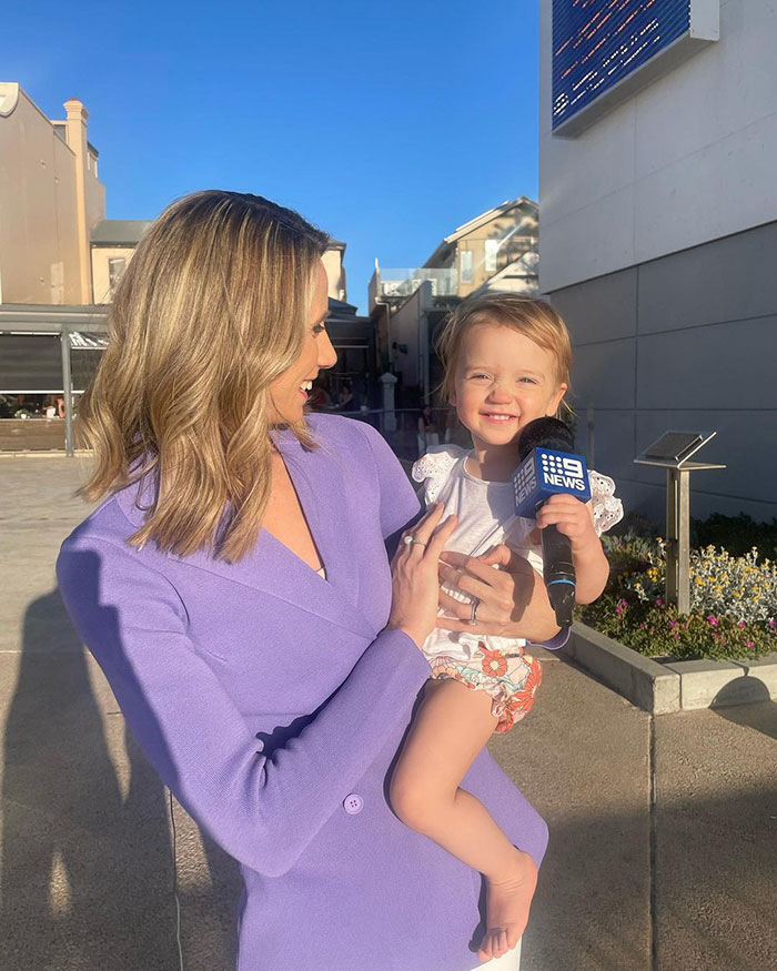 People Are Cracking Up At This Cute Interview Guest Accidentally Changing His Background And Filter From Goofy To Goofier People Are Cracking Up At This Cute Interview Guest Accidentally Changing His Background And Filter From Goofy To Goofier