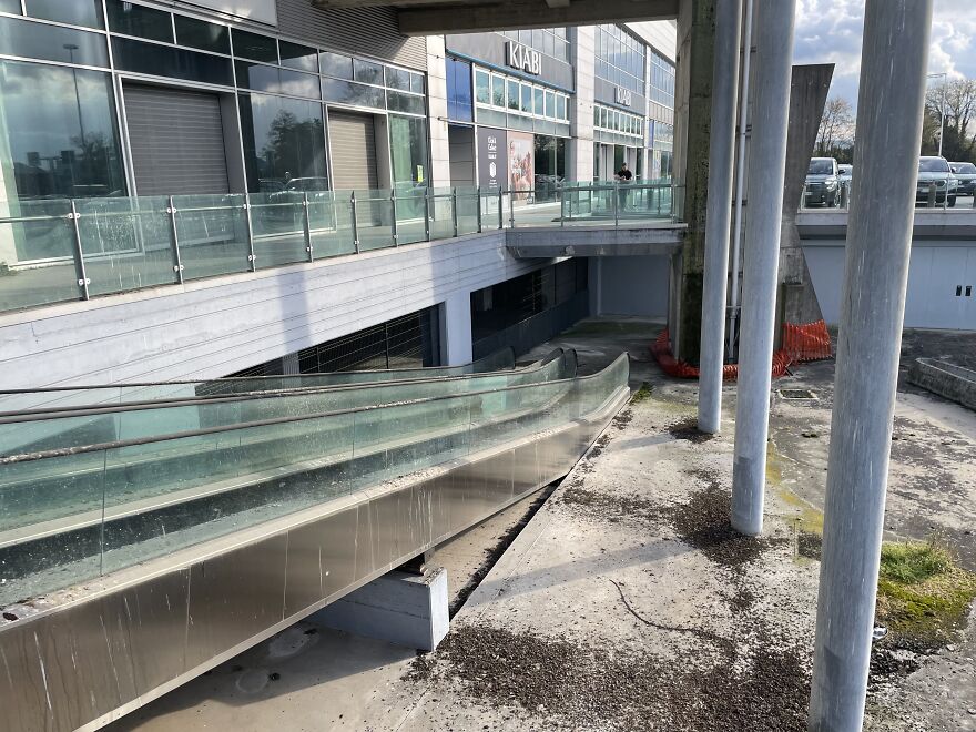 “Comfortable Dystopia”: 6 Photos Of An Abandoned Retail Center