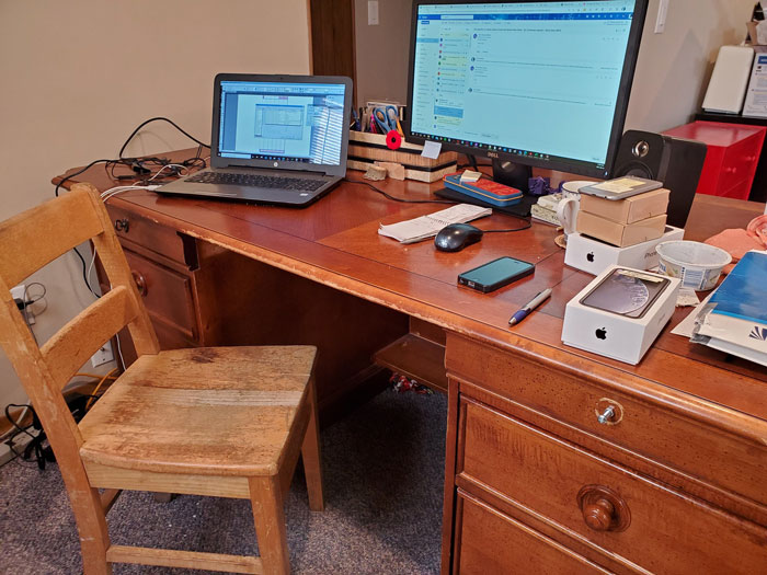 “She Took Breaks As Frequently As The Smokers Did”: Employee Gets Reported For Being On Her Phone During Lunchtime, Ends Up Maliciously Complying “She Took Breaks As Frequently As The Smokers Did”: Employee Gets Reported For Being On Her Phone During Lunchtime, Ends Up Maliciously Complying