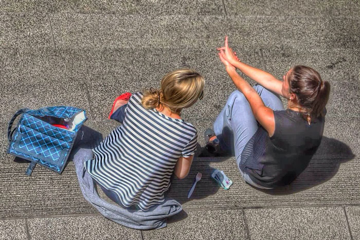 Workplace Drama Arises After Mexican Workers Mistakenly Assume Their New Coworker Doesn't Understand Spanish, Start Badmouthing Her Workplace Drama Arises After Mexican Workers Mistakenly Assume Their New Coworker Doesn't Understand Spanish, Start Badmouthing Her