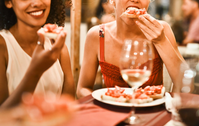 Friend Asks Woman To Pay For Everything When They Go Out Since She Lost Her Job, Gets “Not Happening” Reply Friend Asks Woman To Pay For Everything When They Go Out Since She Lost Her Job, Gets “Not Happening” Reply