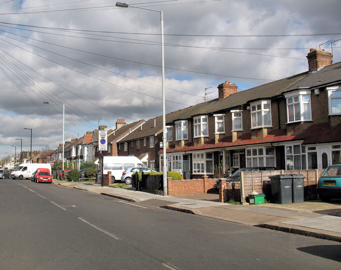 Neighbor Finds A Petty Way To Get Back At Teen Whose Friends Won’t Stop Parking In Their Driveway Neighbor Finds A Petty Way To Get Back At Teen Whose Friends Won’t Stop Parking In Their Driveway