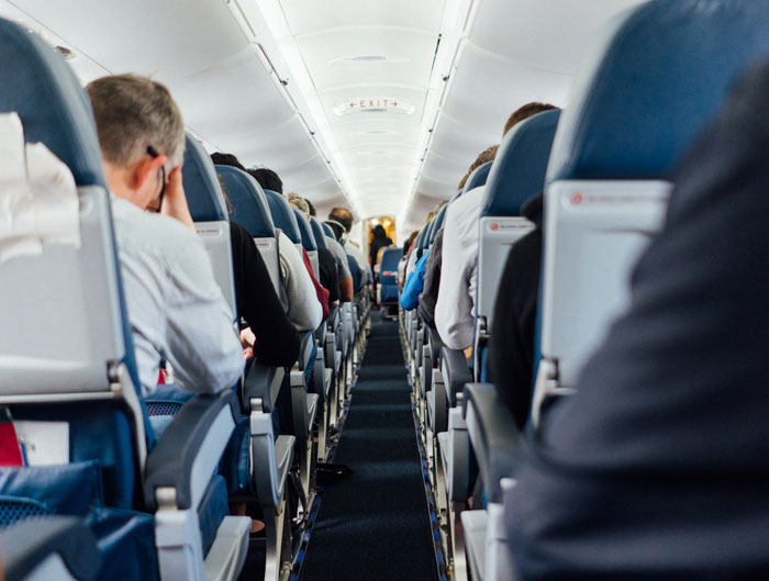 Plane Passenger Gets Tired Of Neighbors Invading Her Privacy By Reclining Their Seats, Starts Swiveling Air-Con Vents Right On Their Face Plane Passenger Gets Tired Of Neighbors Invading Her Privacy By Reclining Their Seats, Starts Swiveling Air-Con Vents Right On Their Face