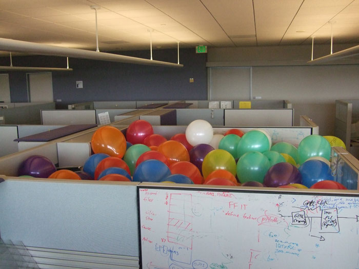 Woman Praised For Standing Up To Obnoxious Office Prankster Making Her “Lose Her Sanity” With All The Pranking Woman Praised For Standing Up To Obnoxious Office Prankster Making Her “Lose Her Sanity” With All The Pranking