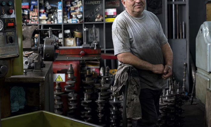 “You Must Not Know Your Boss Very Well”: Boss’s Child Shuts Down Entitled Customer Who Tried To Get Product For Free By Claiming To Know The Boss “You Must Not Know Your Boss Very Well”: Boss’s Child Shuts Down Entitled Customer Who Tried To Get Product For Free By Claiming To Know The Boss