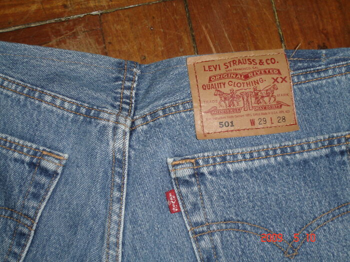 Person Asks "What Was Discontinued, But You Miss Like Hell And You Wish Came Back?", And 30 Folks Deliver