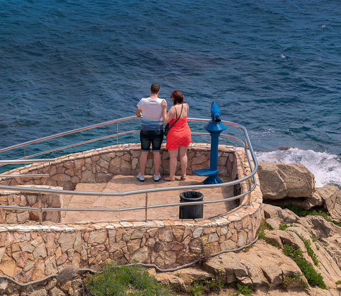 Man Asks Internet For Advice If He Should Contact GF After Being Incarcerated For 9 Years And Losing Touch