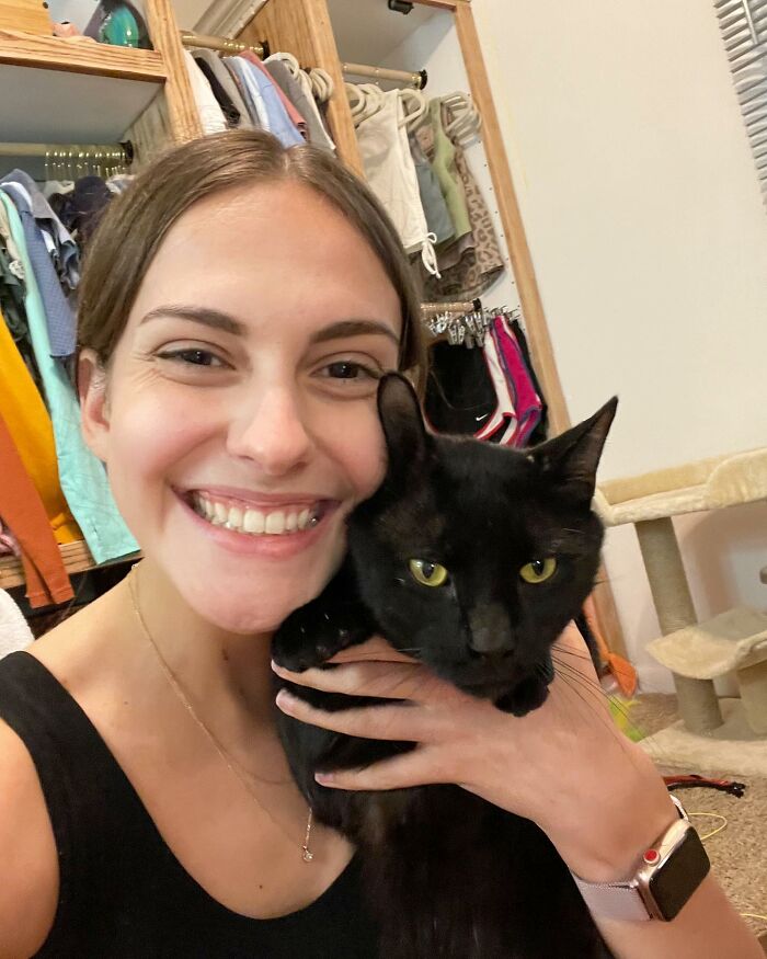 Meet Coop, A Cat Abandoned By His Owners Who Found His New Loving Family Meet Coop, A Cat Abandoned By His Owners Who Found His New Loving Family