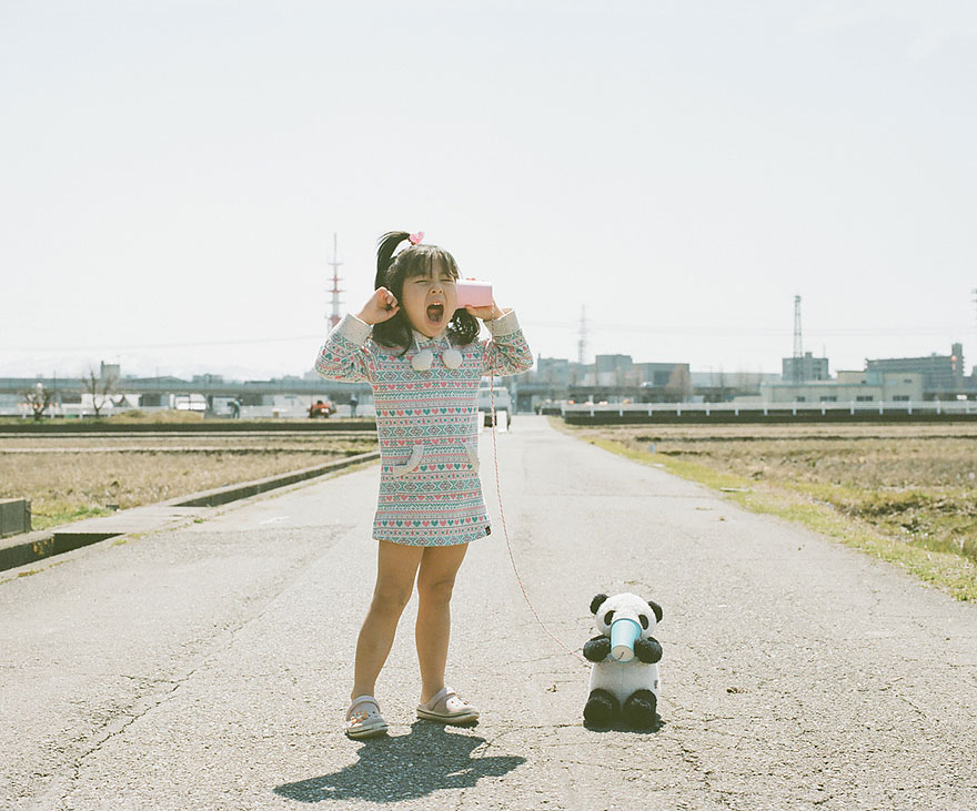 Japanese Photographer Takes Cutest Pictures Of His 4-Year-Old Daughter