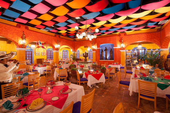 “Table For One?”: Waitress Gets Back At Diner Regular Who Always Expects To Be Welcomed With Open Arms “Table For One?”: Waitress Gets Back At Diner Regular Who Always Expects To Be Welcomed With Open Arms