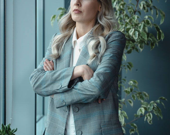 “She Flat-Out Refuses To Move”: Entitled Woman Ignores Theater Policy, Ends Up Learning Lesson The Embarrassing Way