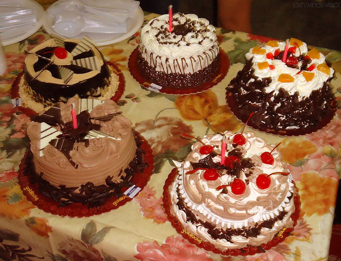 Woman Leaves Her Fiance's Birthday Party In Tears As His 16 Y.O. Daughter Played An Offensive Prank On Her Woman Leaves Her Fiance's Birthday Party In Tears As His 16 Y.O. Daughter Played An Offensive Prank On Her