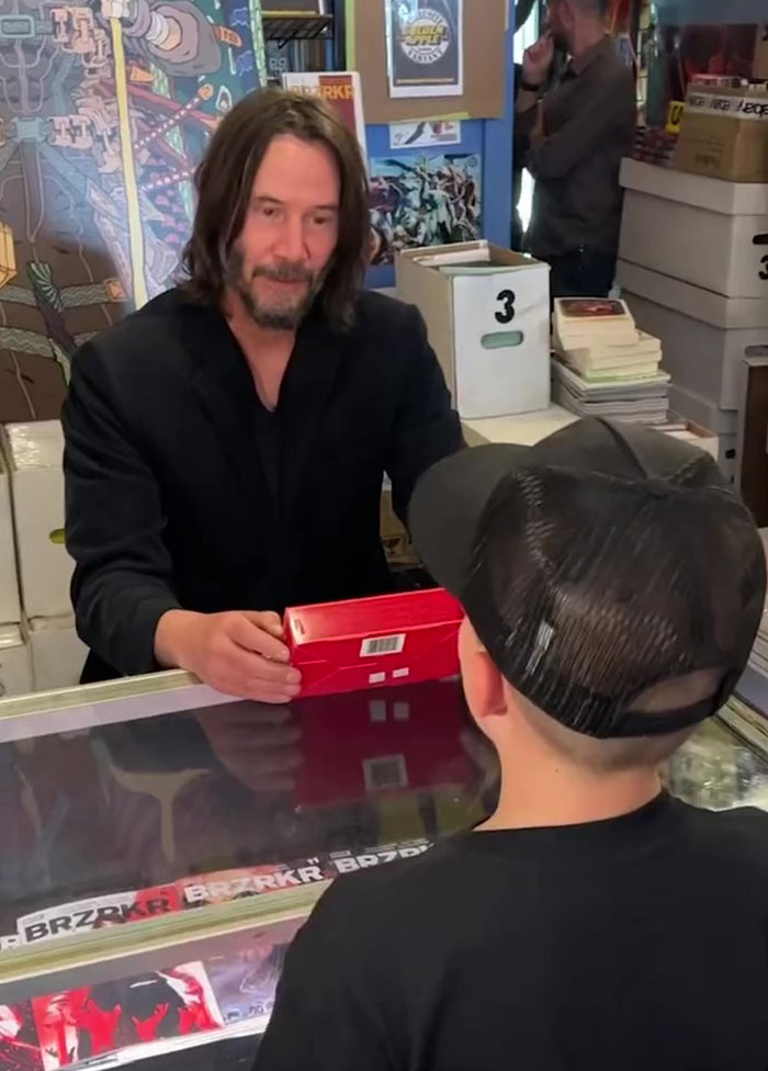 Keanu Reeves Shows The World That Fame Doesn't Cost Kindness After The Cutest Interaction With 9 Y.O. Fan Keanu Reeves Shows The World That Fame Doesn't Cost Kindness After The Cutest Interaction With 9 Y.O. Fan
