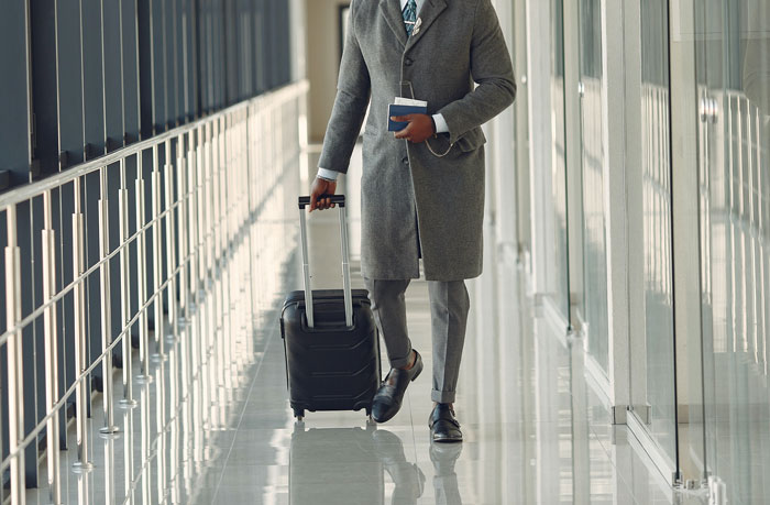 “She Reiterated That I Was Entitled To Recline My Seat”: Guy Asks For Flight Attendant’s Backup After Being Criticized By The Passenger Behind Him