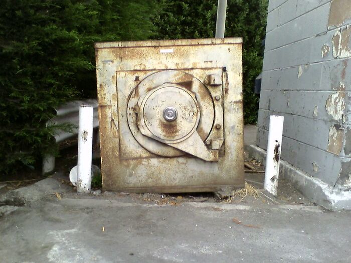 29 Skeletons In The Closet That These Folks Still Hide From Their Families, As Shared Online