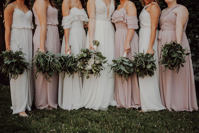 Bride Makes A Post About Her Bridesmaid’s Looks, Wondering What To Do, Gets Destroyed Instead Bride Makes A Post About Her Bridesmaid’s Looks, Wondering What To Do, Gets Destroyed Instead
