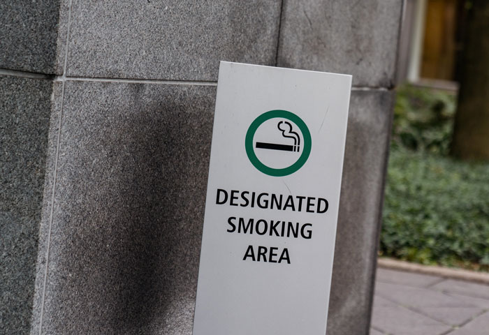 “She Took Breaks As Frequently As The Smokers Did”: Employee Gets Reported For Being On Her Phone During Lunchtime, Ends Up Maliciously Complying “She Took Breaks As Frequently As The Smokers Did”: Employee Gets Reported For Being On Her Phone During Lunchtime, Ends Up Maliciously Complying