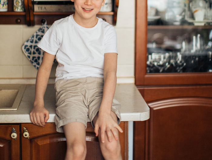 'Guestzilla' Walks Out After Being Confronted For Trying To Police Homeowner's Son 'Guestzilla' Walks Out After Being Confronted For Trying To Police Homeowner's Son